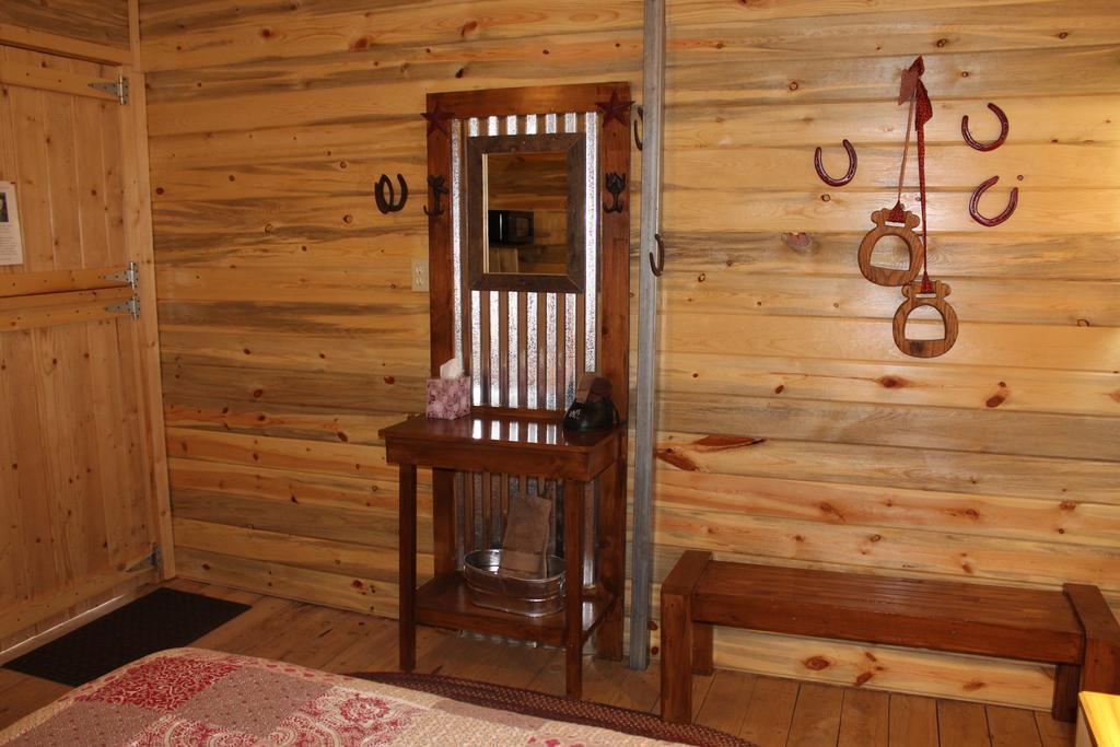 Silver Cabin In The Western Barn Monticello Bagian luar foto