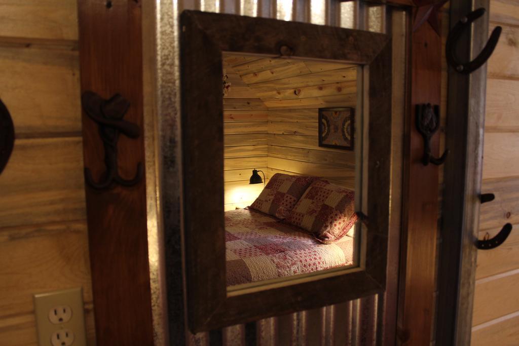 Silver Cabin In The Western Barn Monticello Bagian luar foto